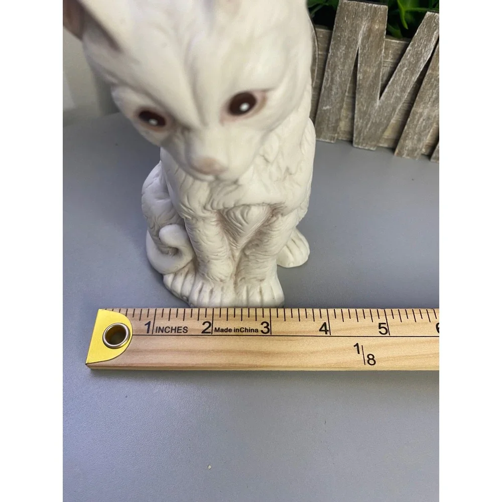 Vintage White Ceramic Sitting Cat Figurine Kitten Statue Home Decor Accent Shelf